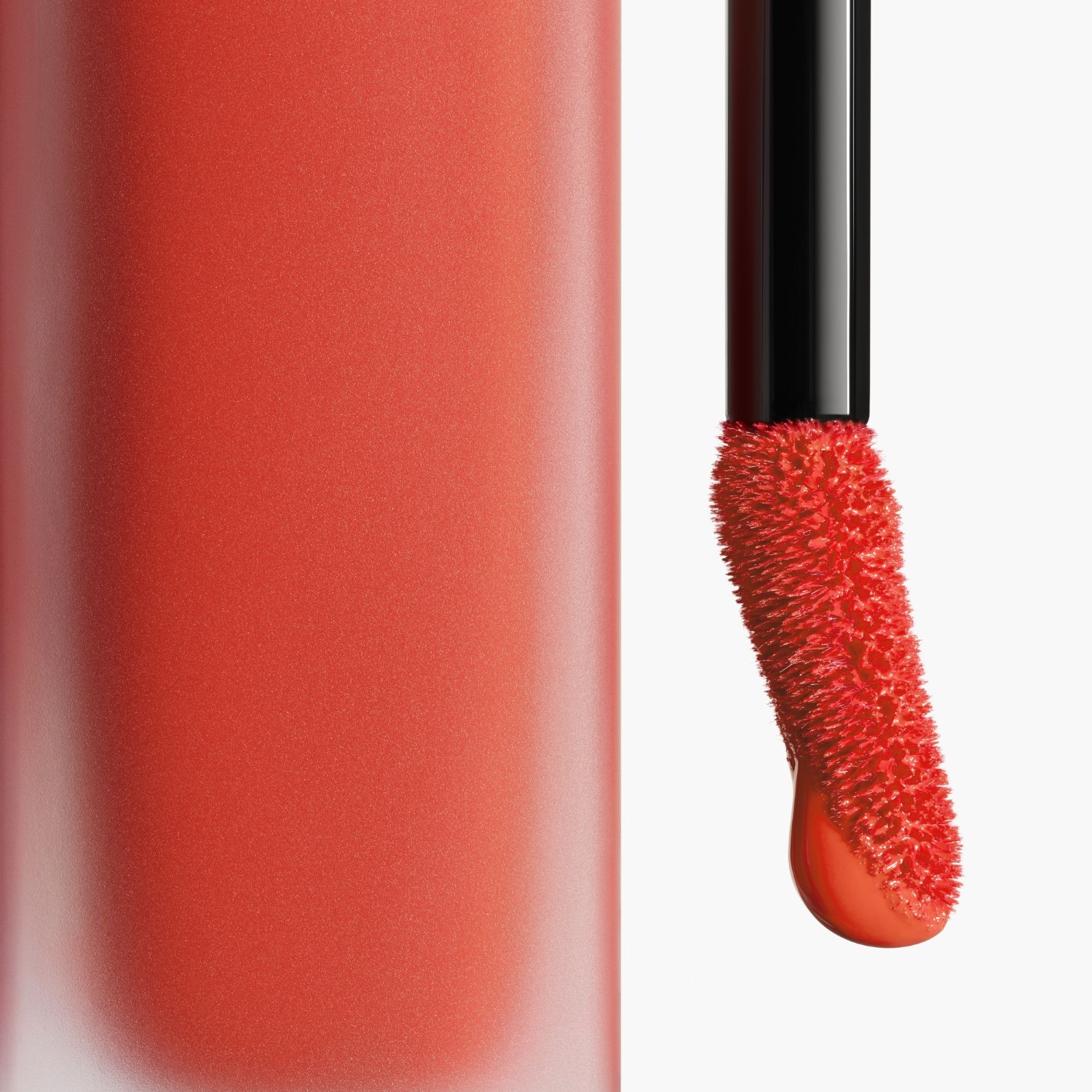LA BARRA DE LABIOS LÍQUIDA MATE INTENSA DE LARGA DURACIÓN